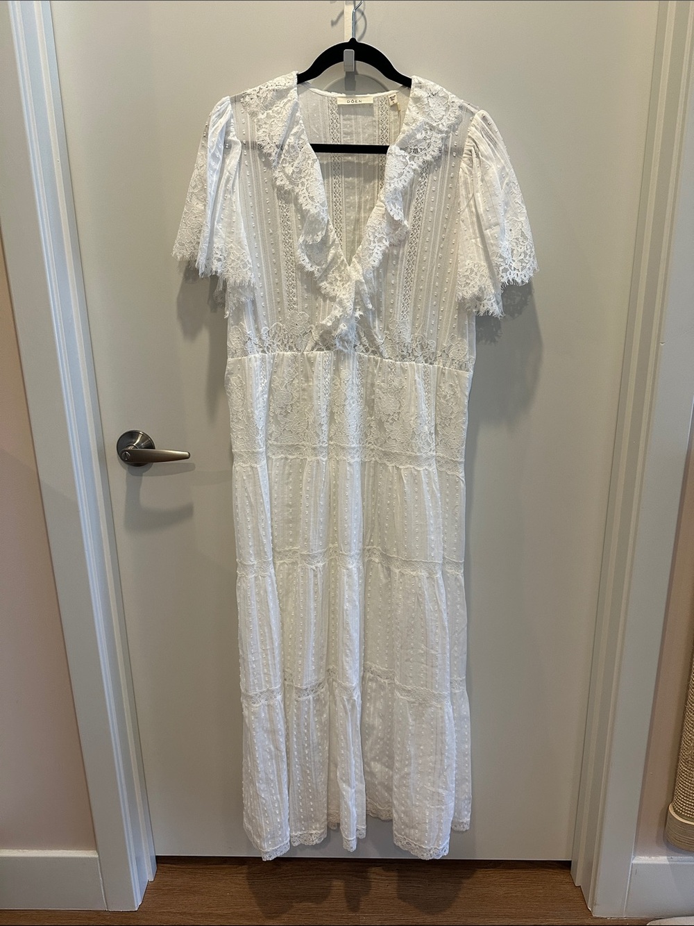 NWT Doen Gabriella Dress sz L- Ivory Eyelet Maxi Dress with Ruffle Collar - Picture 1 of 11